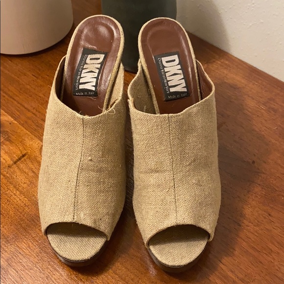 Vintage Linen DKNY Peep Toe Mules - Picture 2 of 4